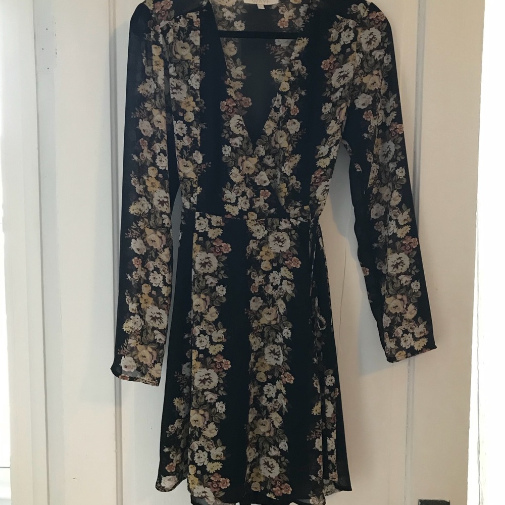WAYF wrap dress - Picture 1 of 6